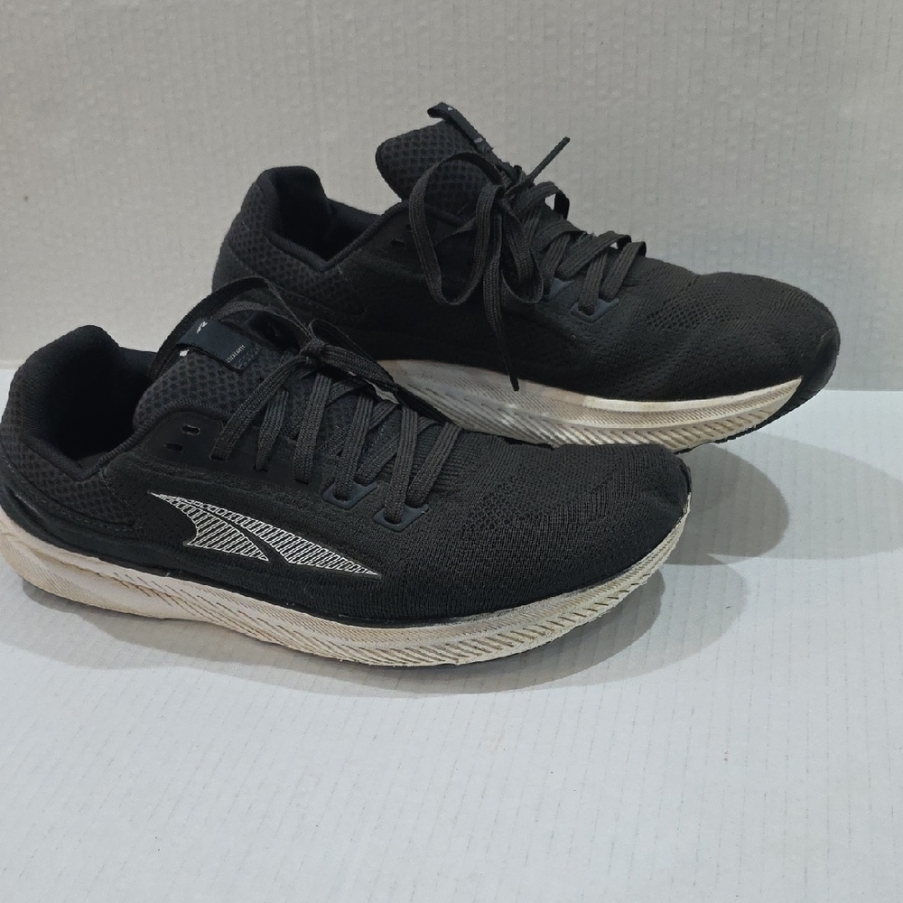 Ultra Escalante Mens Black Athletic Shoes with White Sole Size 11 - Picture 2 of 9